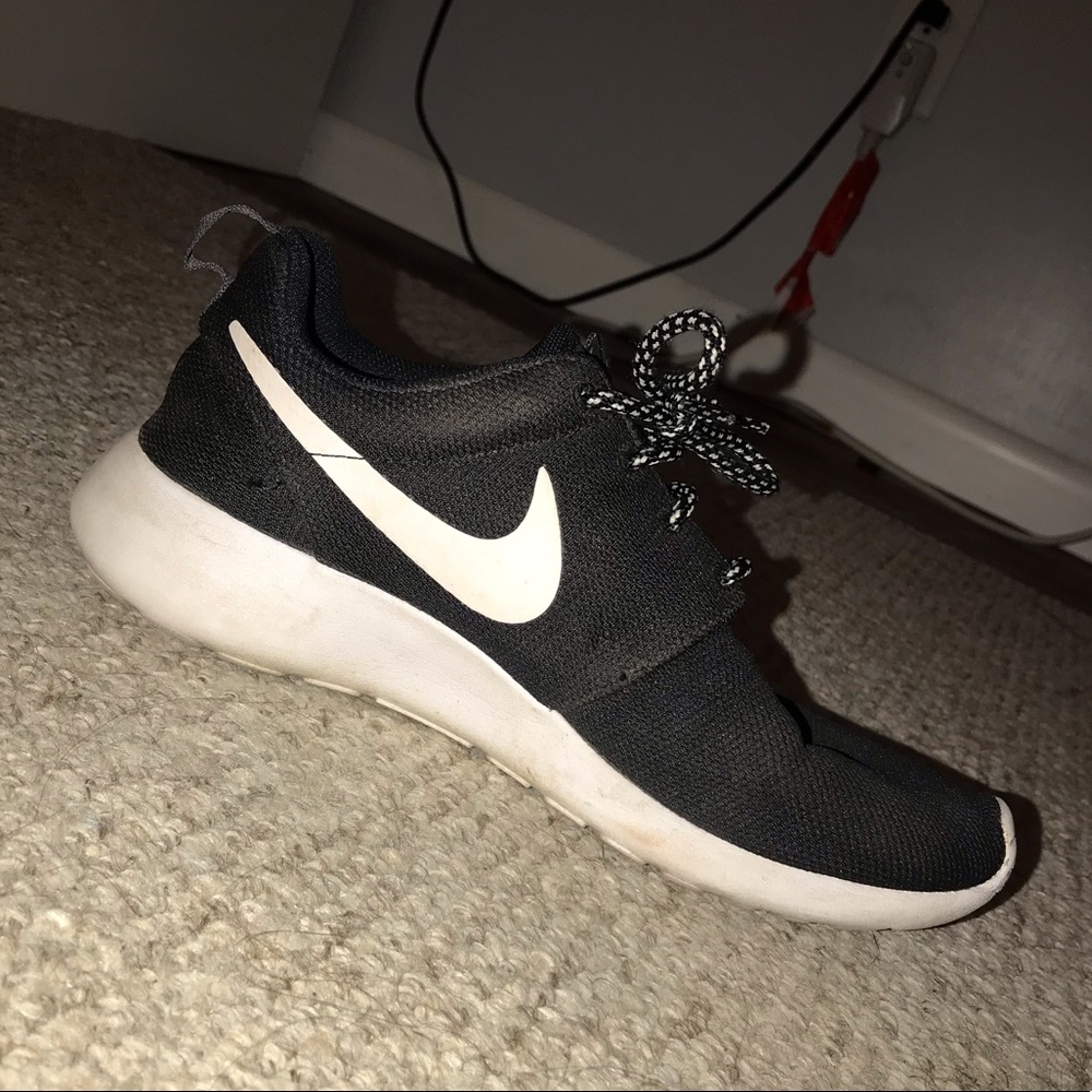 Nike Roshe Tennis Shoes